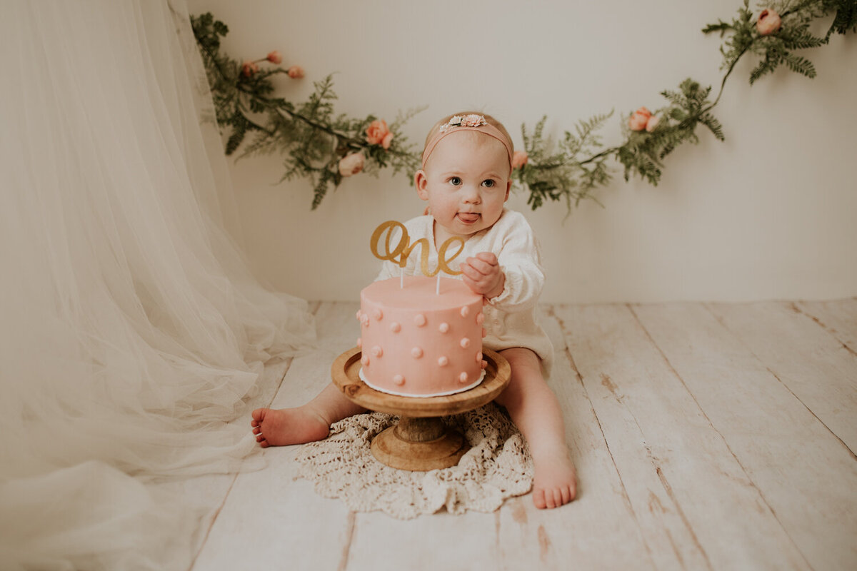 red-deer-alberta-cakesmash-sitter-baby-photographer-13