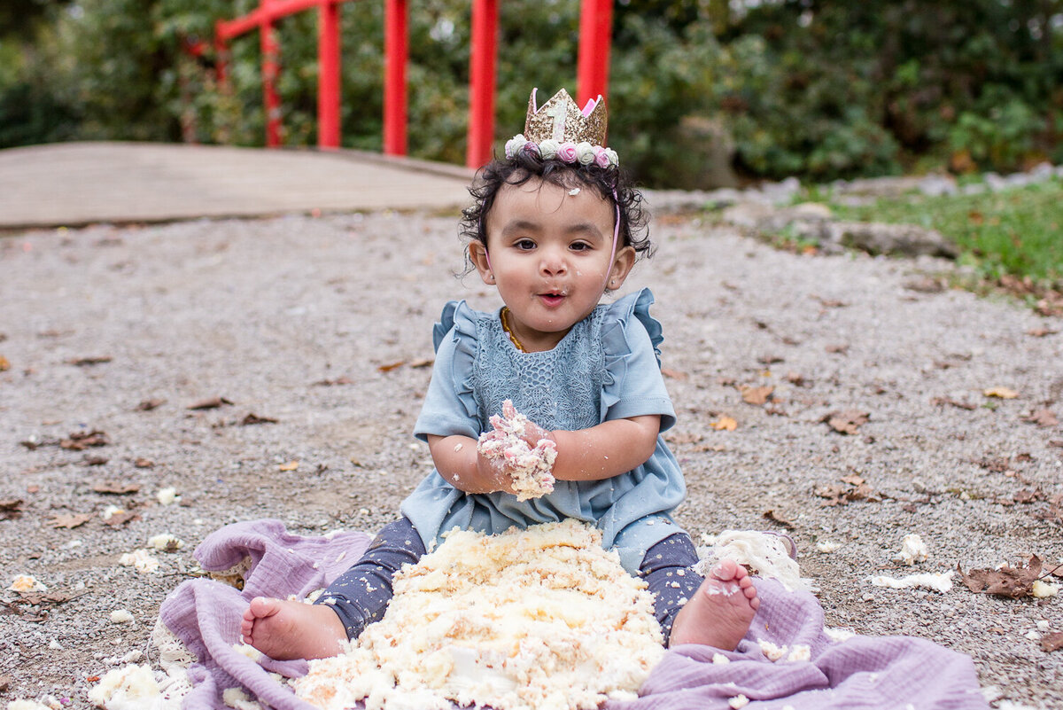 Outdoor-Cake-Smash-Photography-Session-Frankfort-KY-Photographer-11