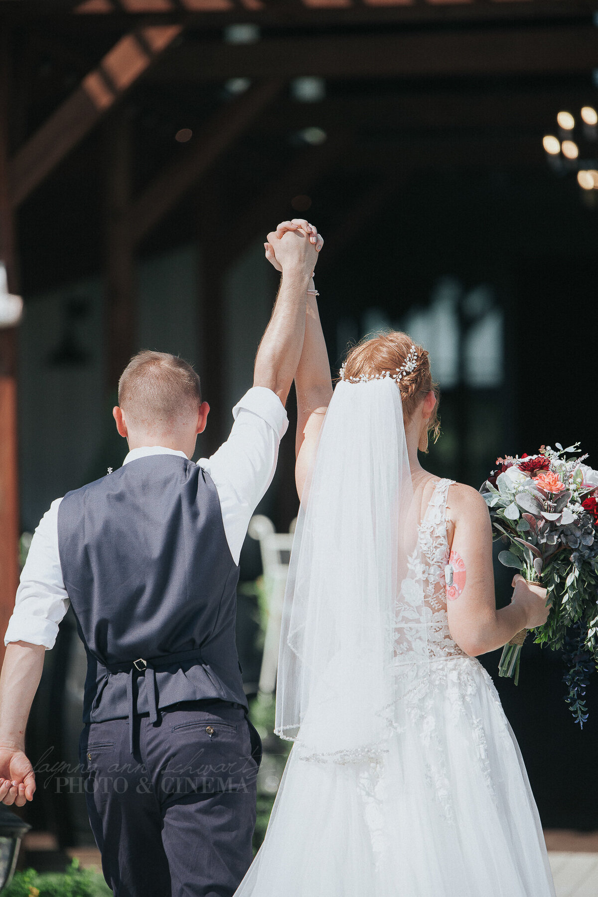 ceremony _ alaynna ann schwartz _ harpors vinyard _ iowa photographer _ playlife photography_0165