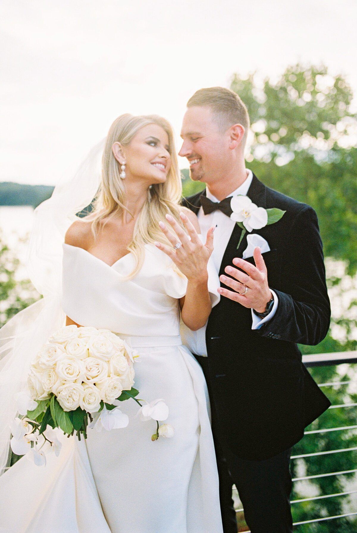 Barn at Smith Lake Wedding Photographer-79