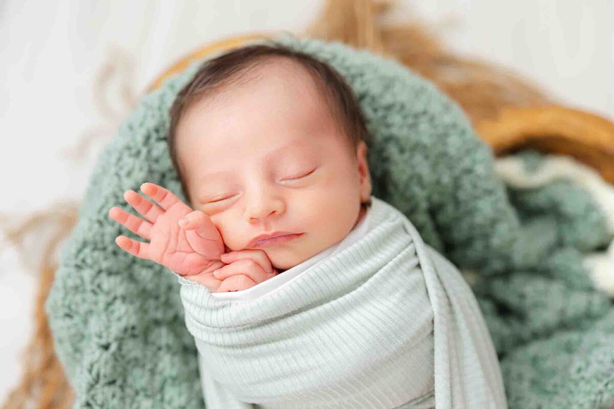 Newborn-photographer-in-savannah-14