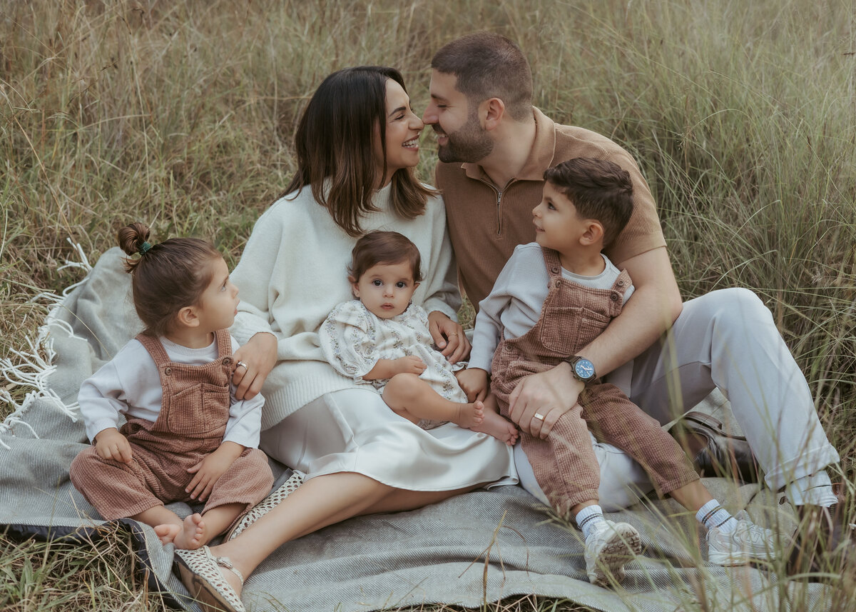 Sydney-Family-photography-Grassy-field-candid-03