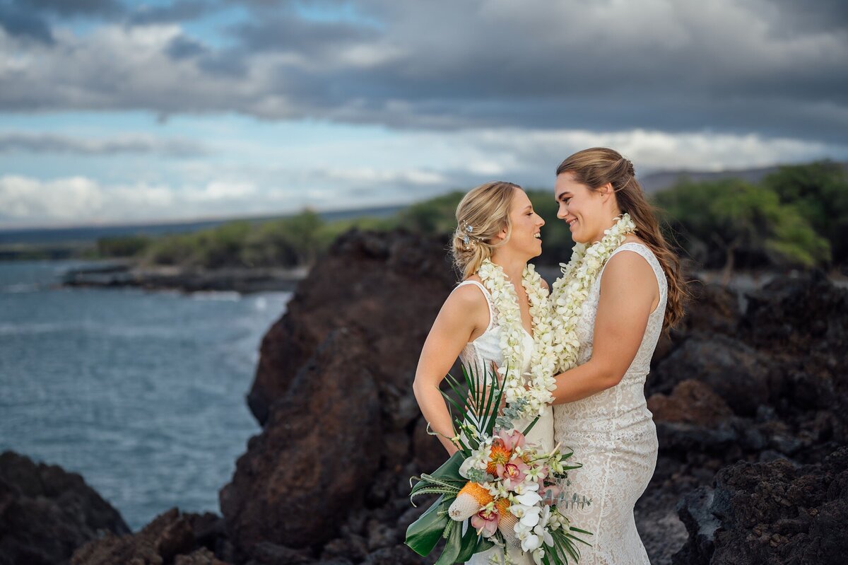 kiholo-black-sand-beach-elopement_0101