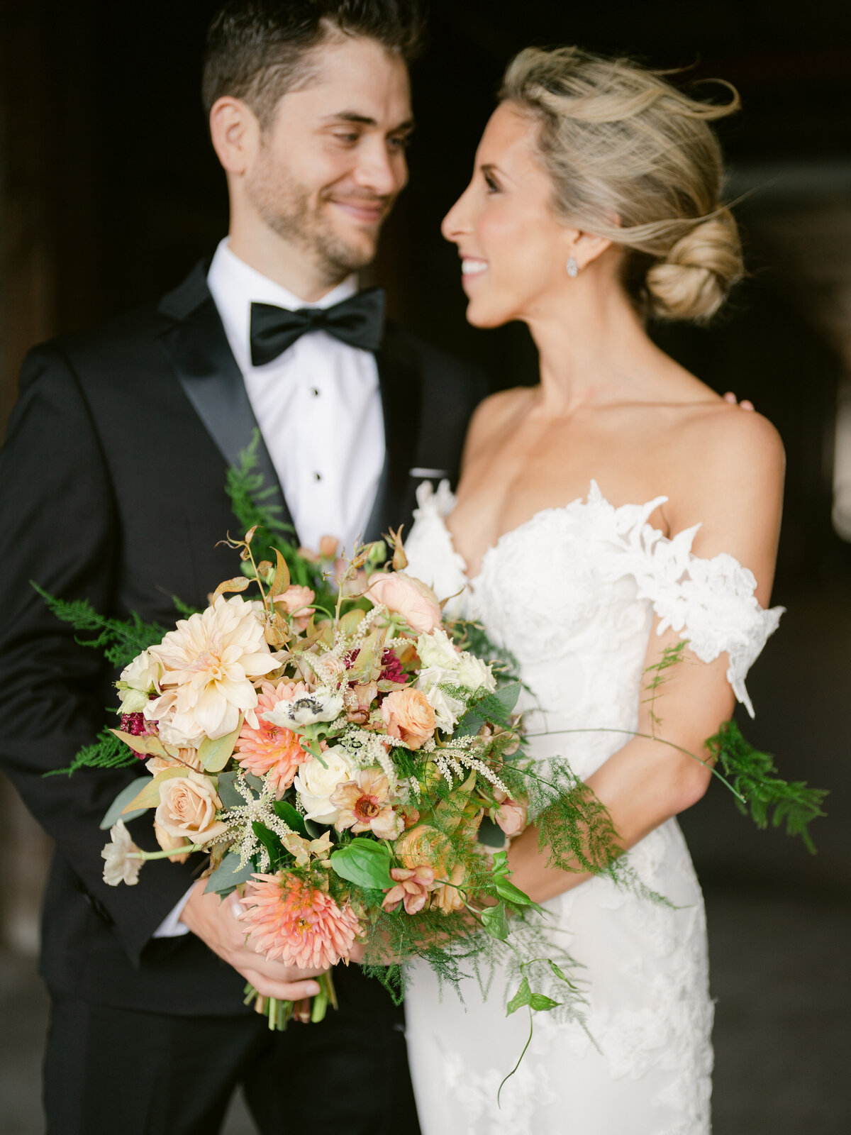 libertywarehouse-newyorkwedding-weddingwithaview-felixfeyginphotography-008
