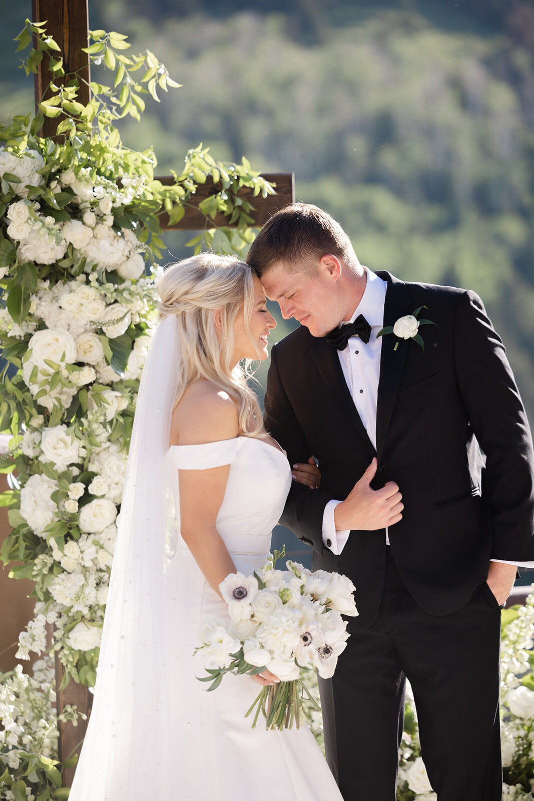 stein-eriksen-lodge-july-summer-park-city-mountain-wedding-pepper-nix-2212-1752