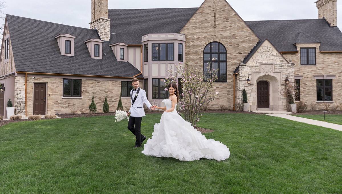 Bride and groom in Grand Rapids Michigan