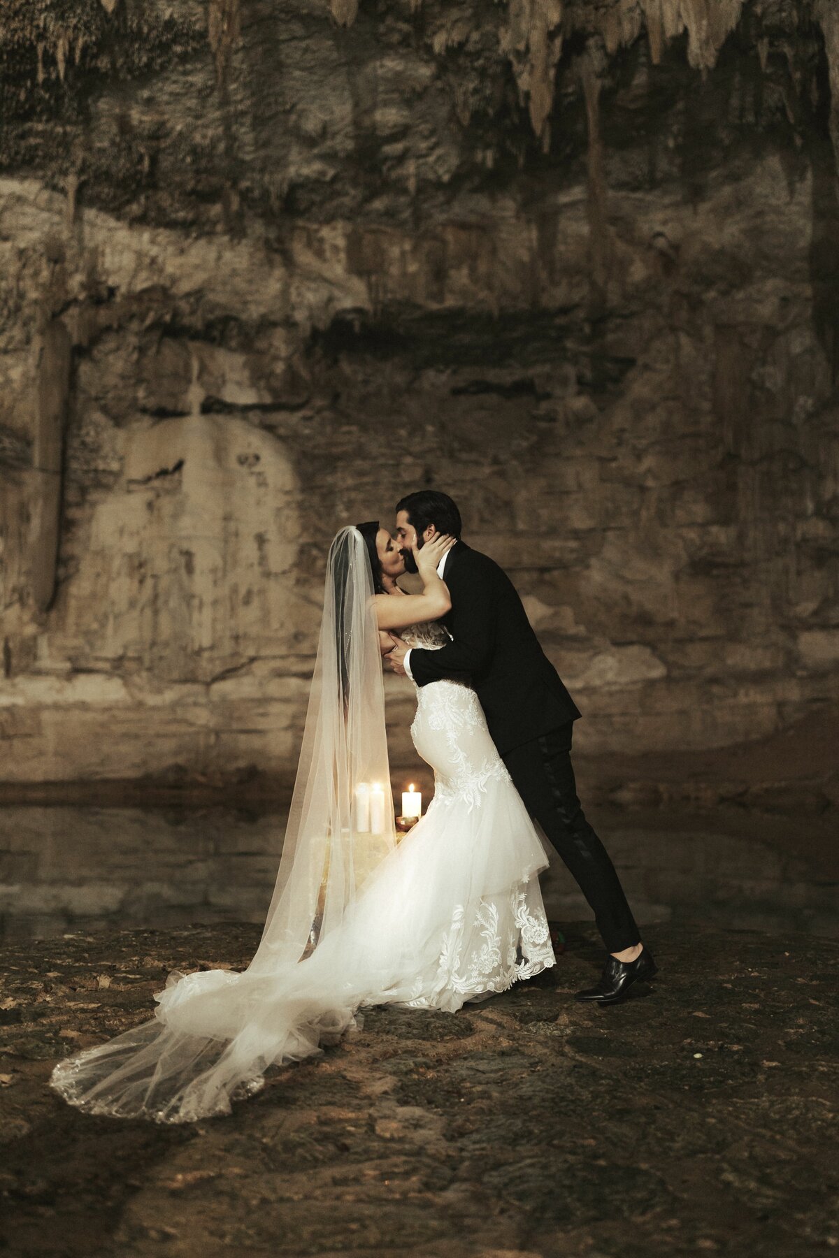 destination-wedding-tropical-luxury-cenote-jungle-film-timeless-romantic-211