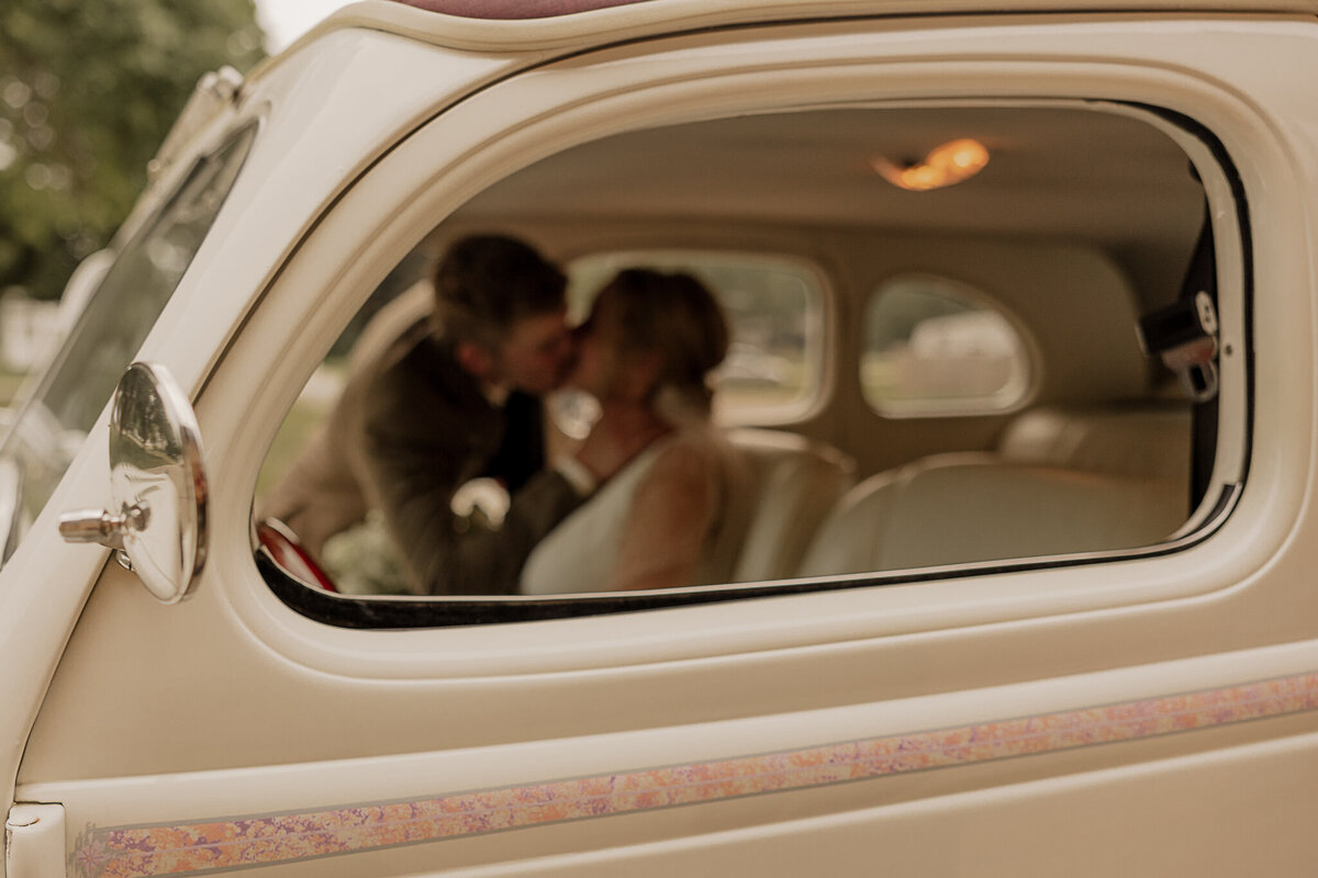 Brooklyn-G-Photography-Iowa-Wedding-couples-photographer-11