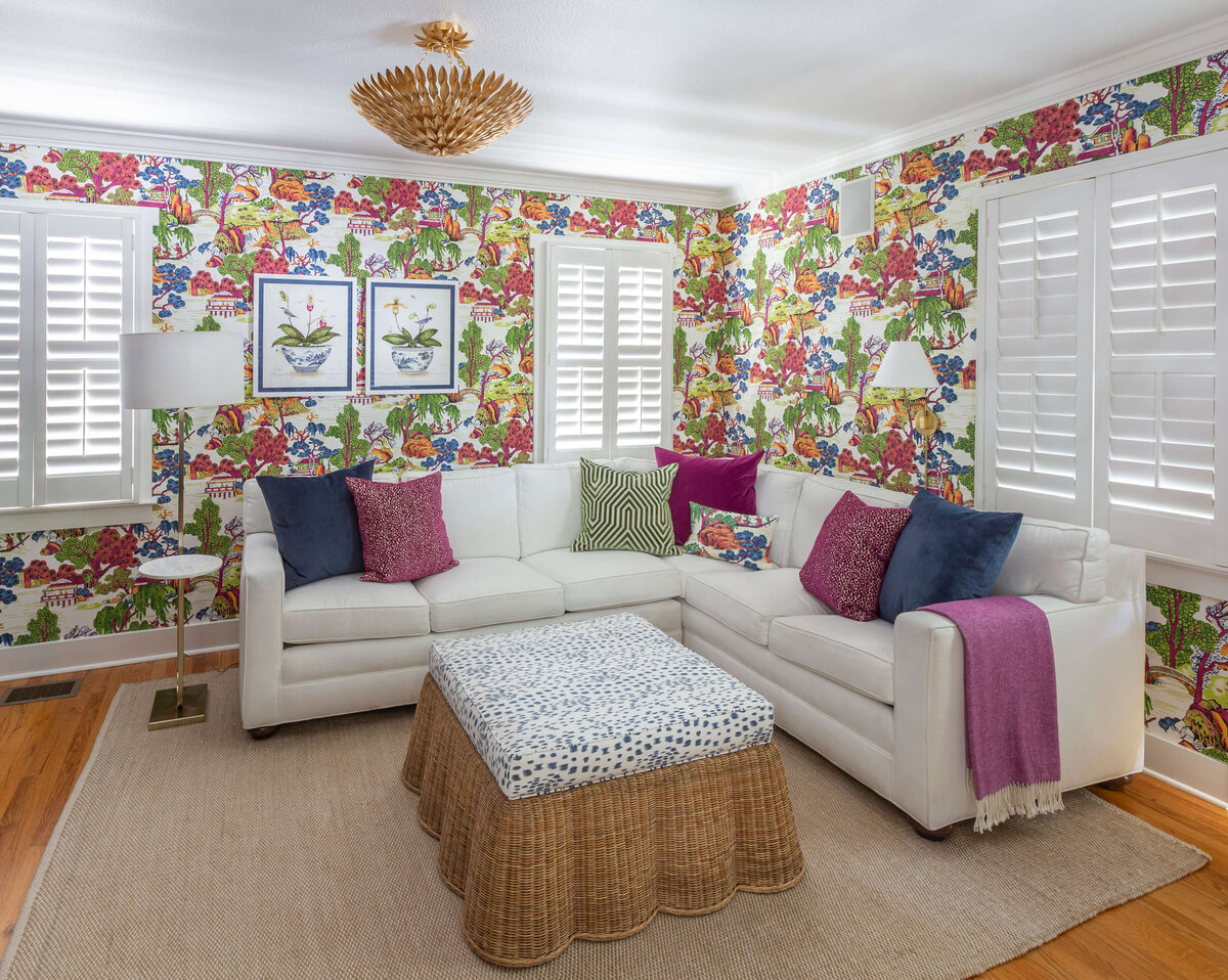 katie-k-interiors-colorful-wallpaper-living-room