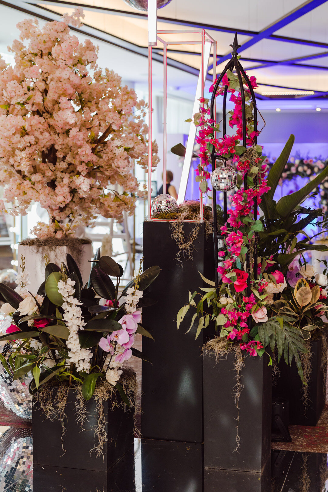 Neon Dream in Bloom Photo Experience at The 2023 WedLuxe Show Toronto photos by Purple Tree Photography25