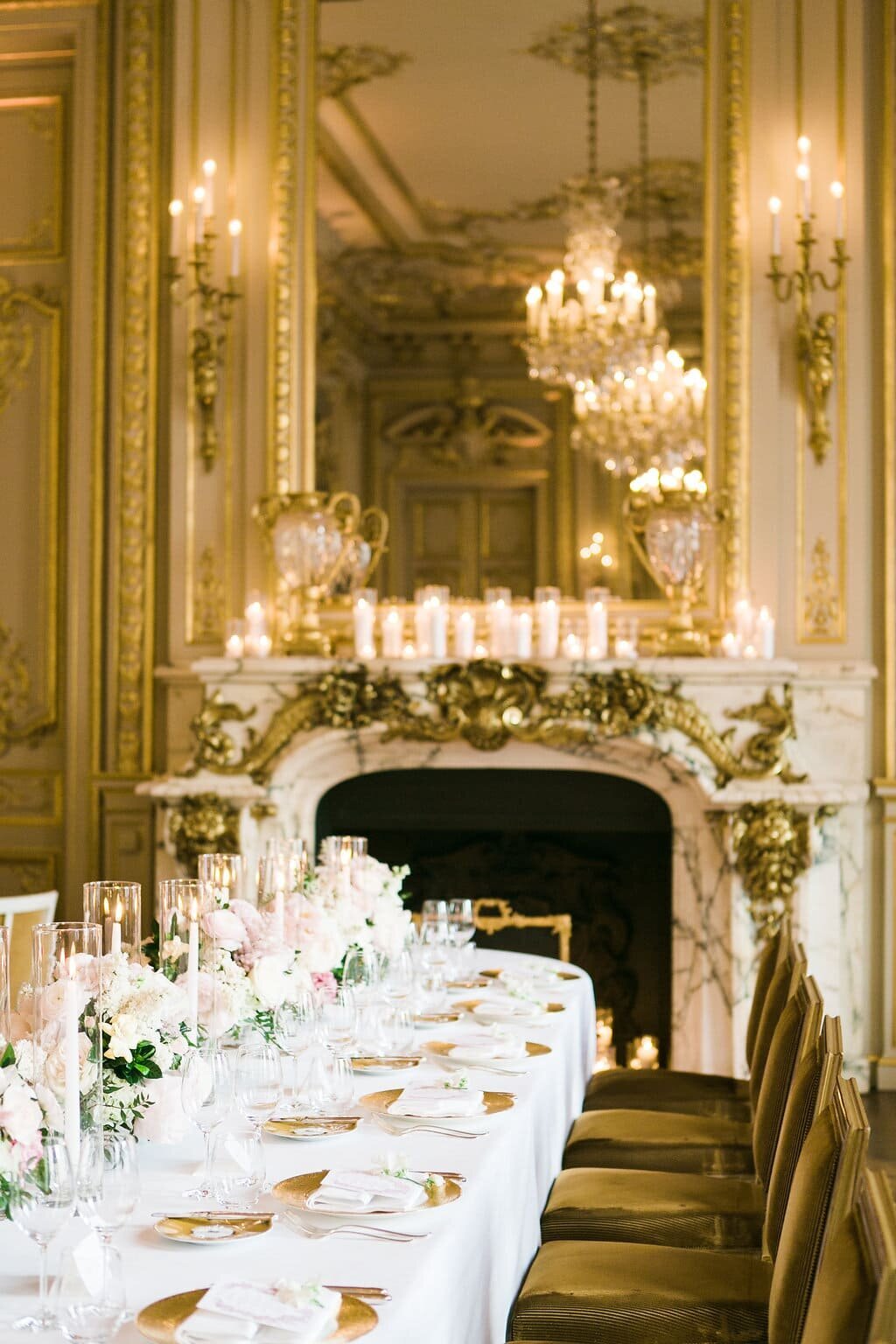 Historical-golden-Parisian-room-wedding-long-table-florals