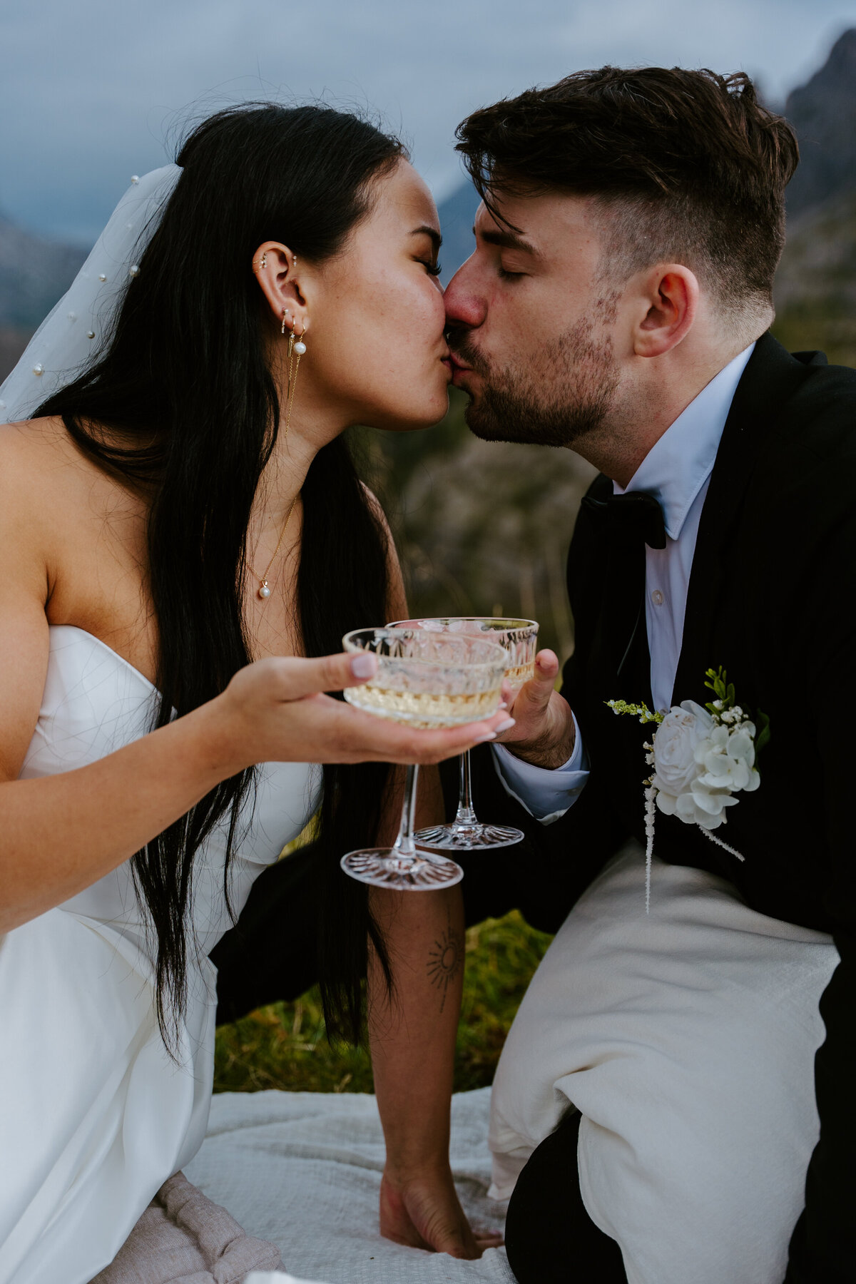 Mia and Kosovar kissing during Dolomites elopement picnic