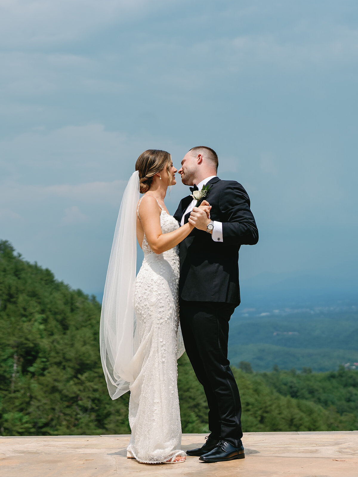 Destination wedding in the Smoky Mountains by Fox & Fig Photography, a destination wedding photographer