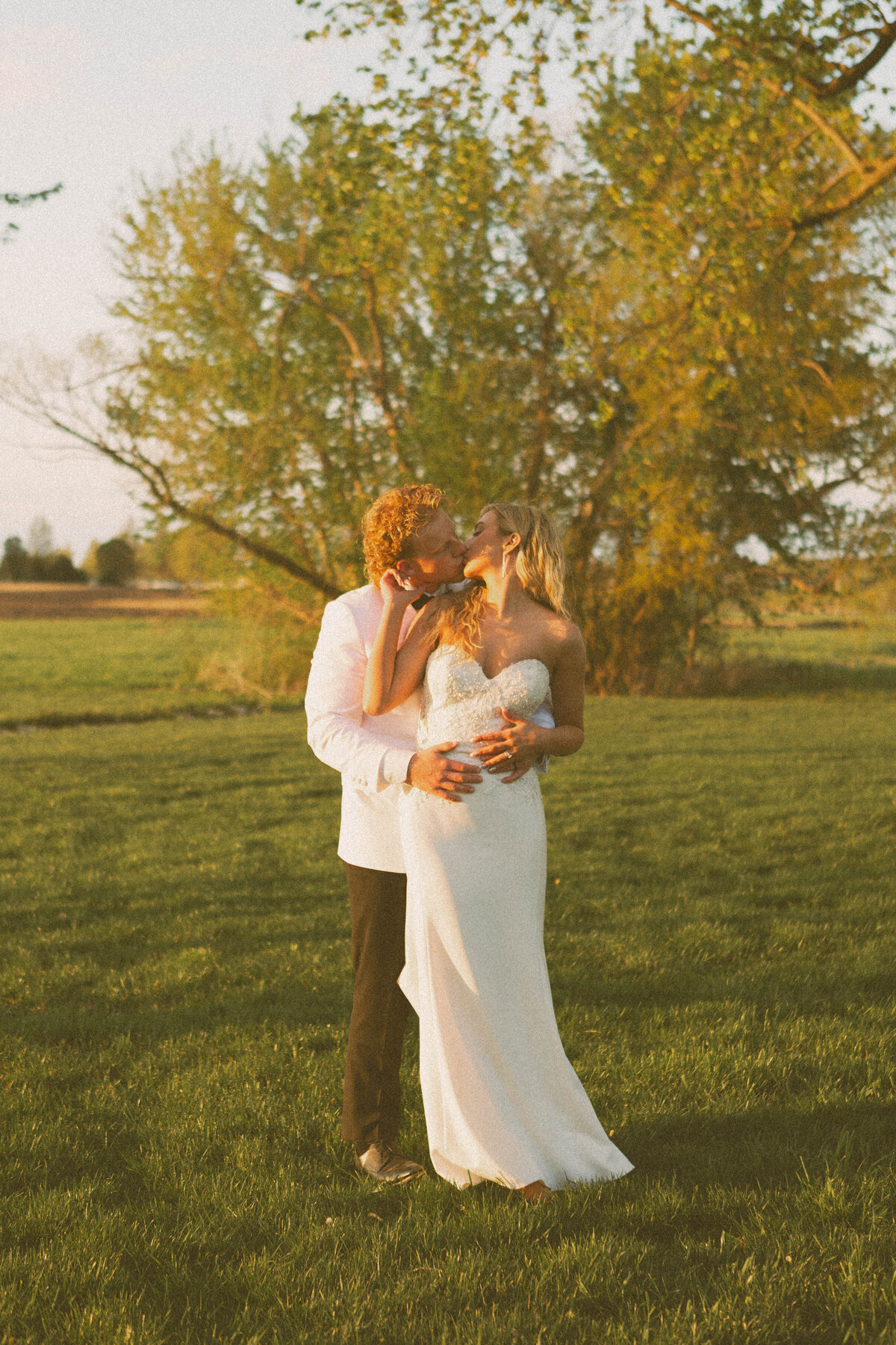 Romantic Wedding at The English Barn in Kansas230422--0443