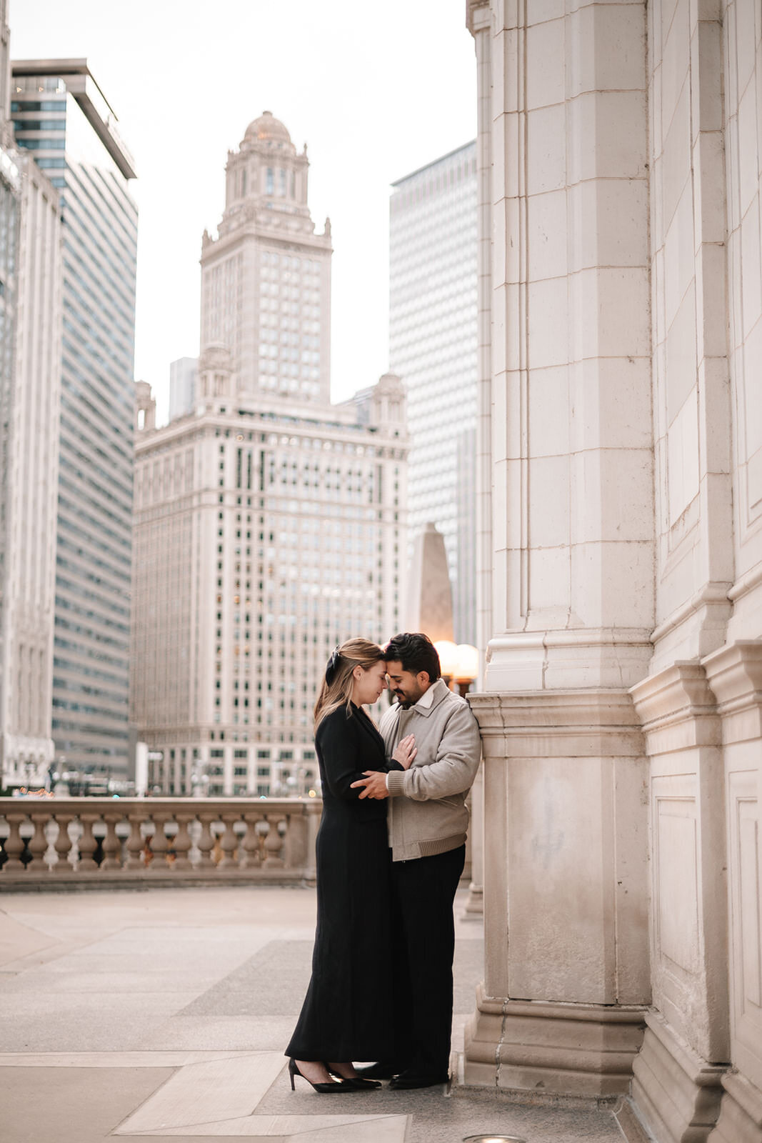 downtown-chicago-riverwalk-wrigley-building-melissa-ferrara-photography01003