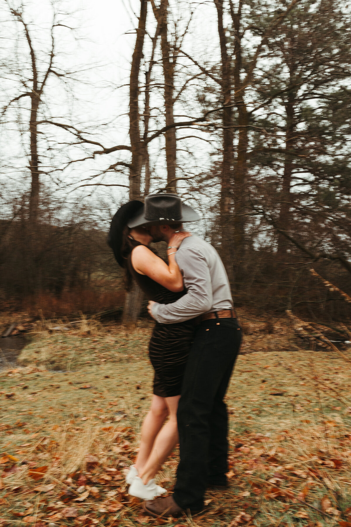 presley-gray-photo-montana-western-style-engagement-4457
