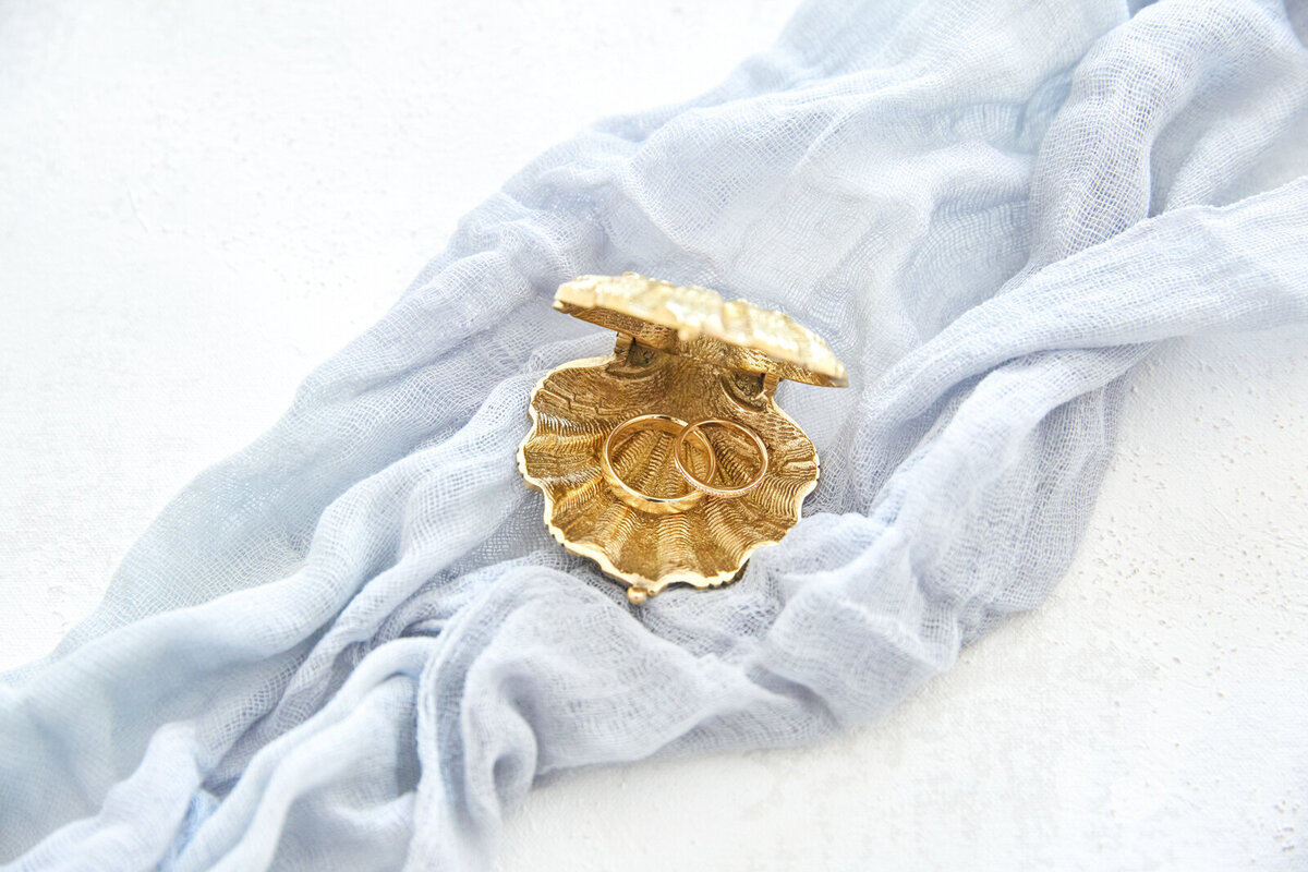 Gold Shell ring dish for wedding rings