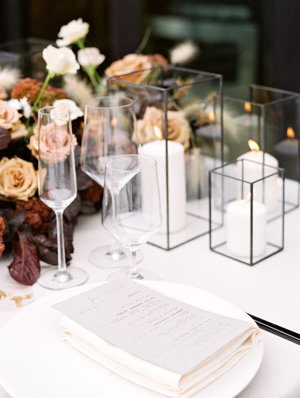 minimal fall wedding table design