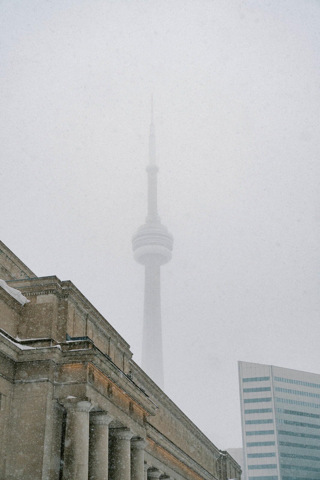 E10-Winter-snowy-engagement-photoshoot-in-Toronto-Zhan-and-Tina-2025-02-16-2500px-1055