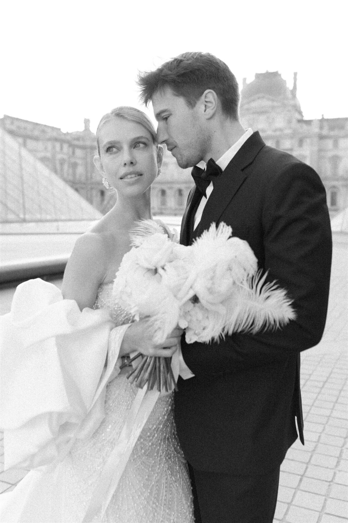 paris-elopement-louvre-julia-garcia-prat-luxury-france-wedding-photographer-20_websize