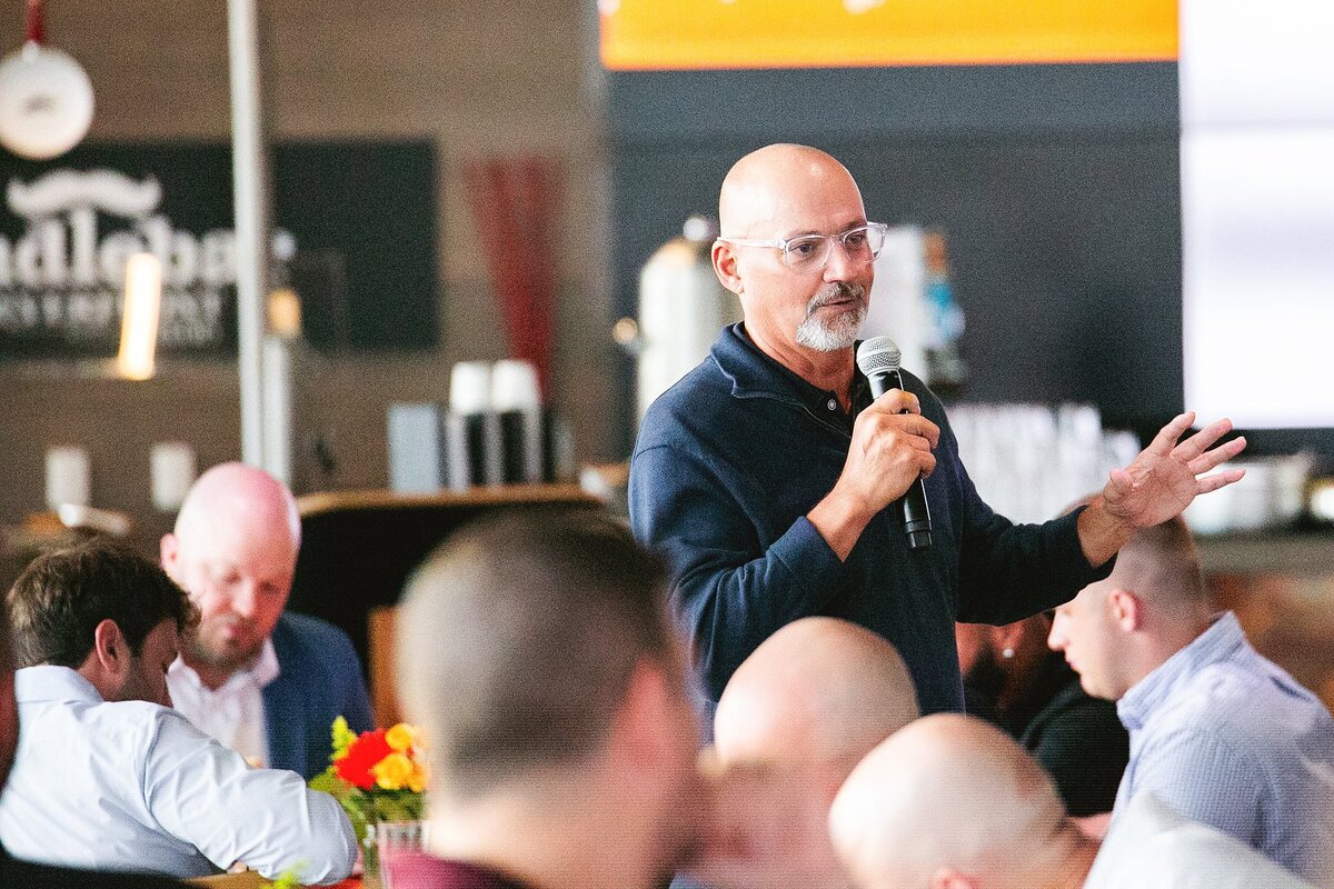 a-keynote-speaker-addressing-a-professional-business-audience-at-a-networking-event-in-cincinnati
