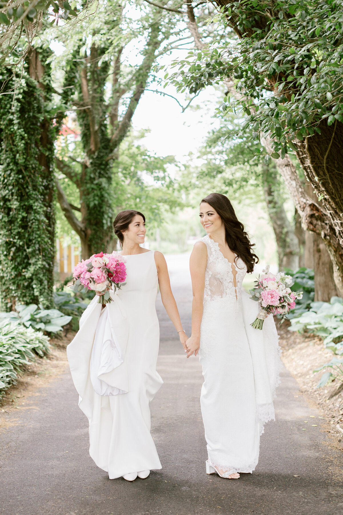 Ashley&Katie-WillowCreekWinery-EmilyWrenPhotography-045