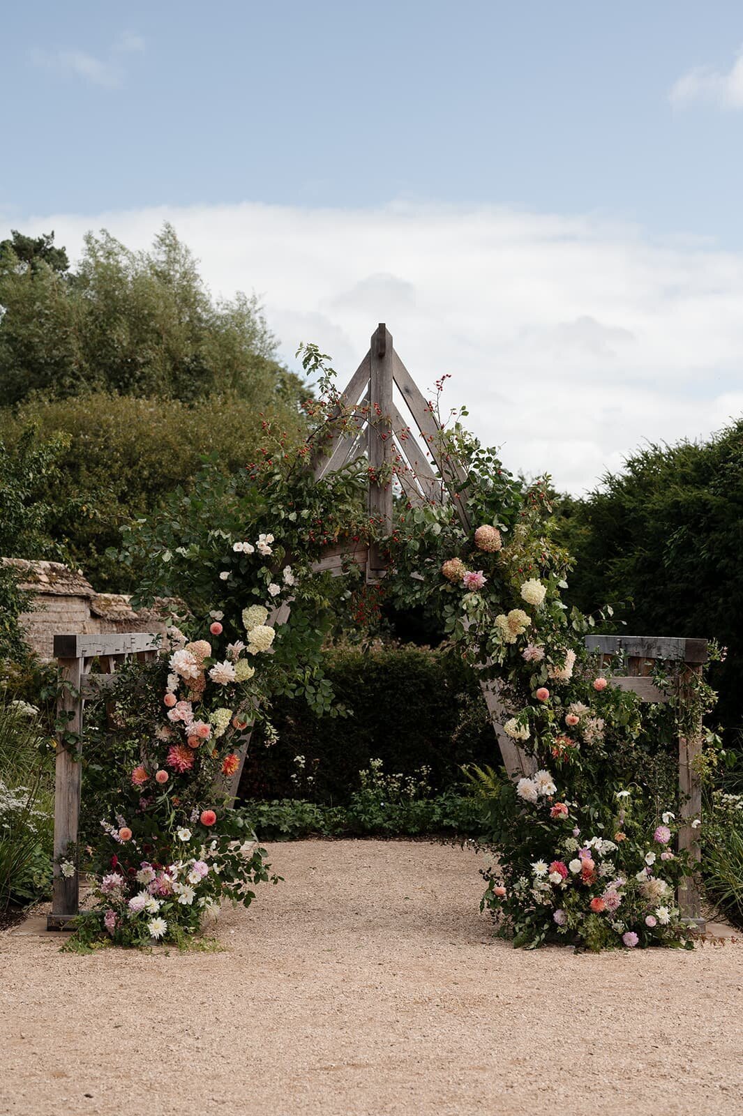 wedding-ceremony-floral-arch-kin-house
