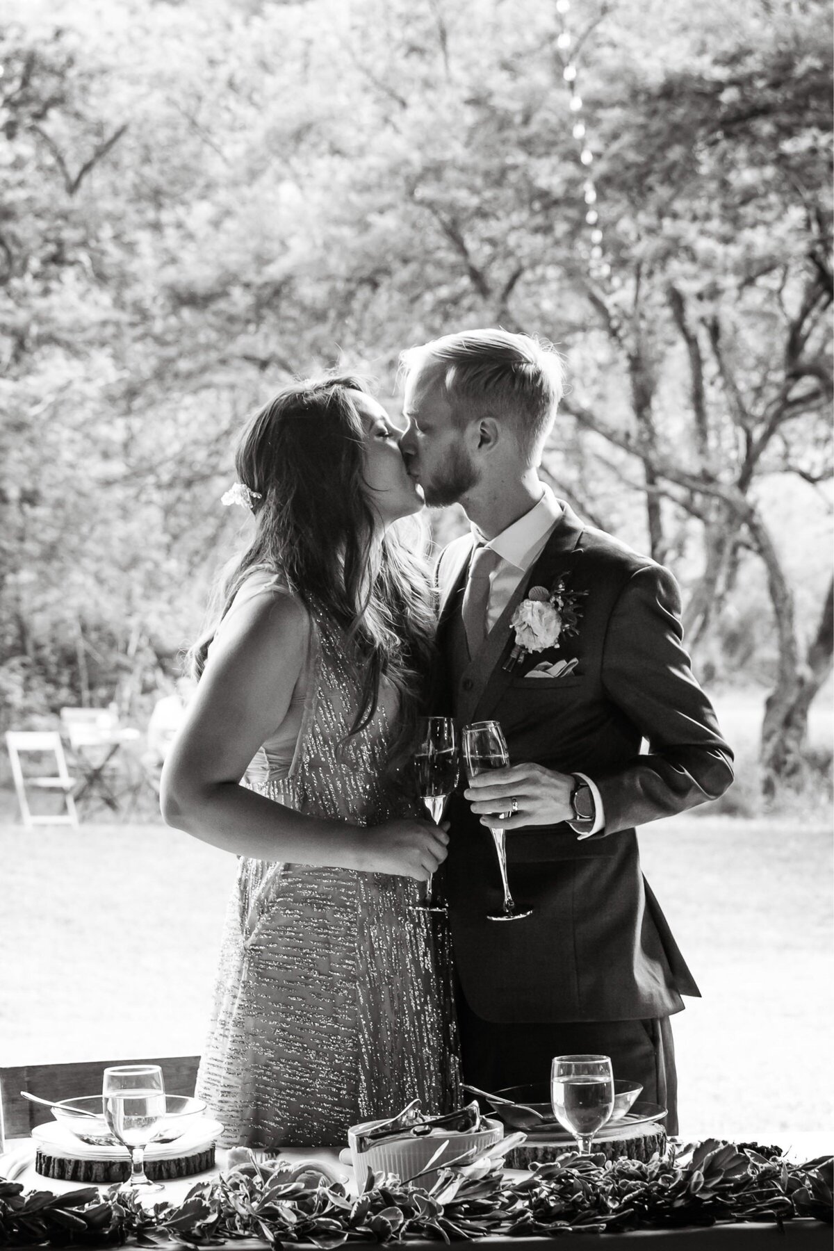 78-handsome-hollow-barn-wedding