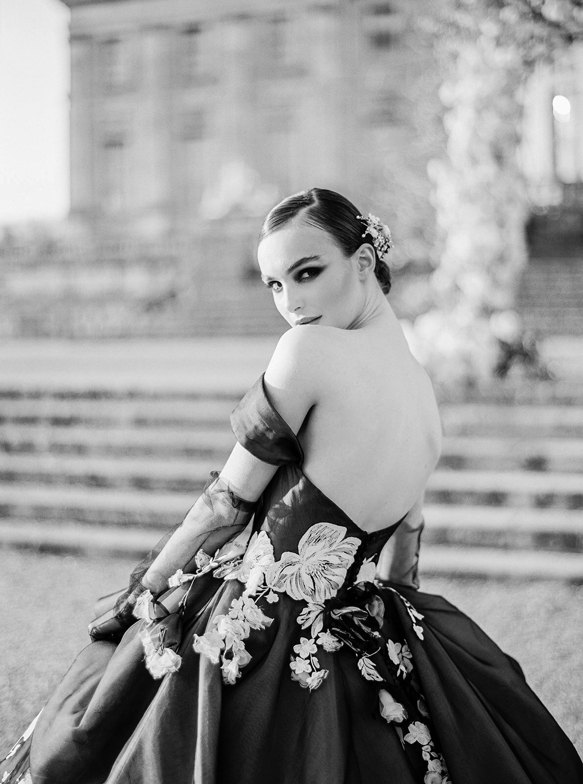 The photo at Chateau Vaux le Vicomte, one of the top destination wedding venues in France, was taken by photographer Audrey FORA. In addition to the photographer, East West Films Videographers also captured the beautiful scene.