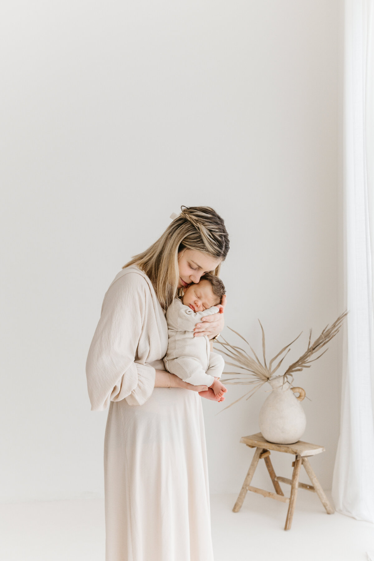 Newbornshoot in daglicht studio Tienen