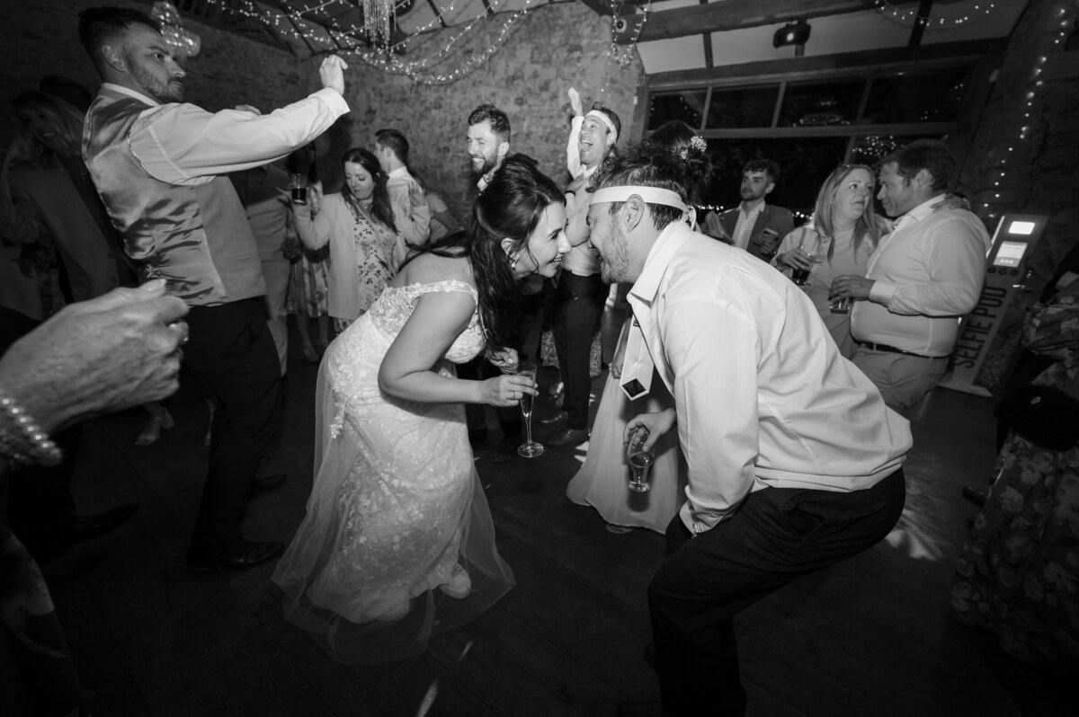 Notley-Abbey-wedding-photography-1118