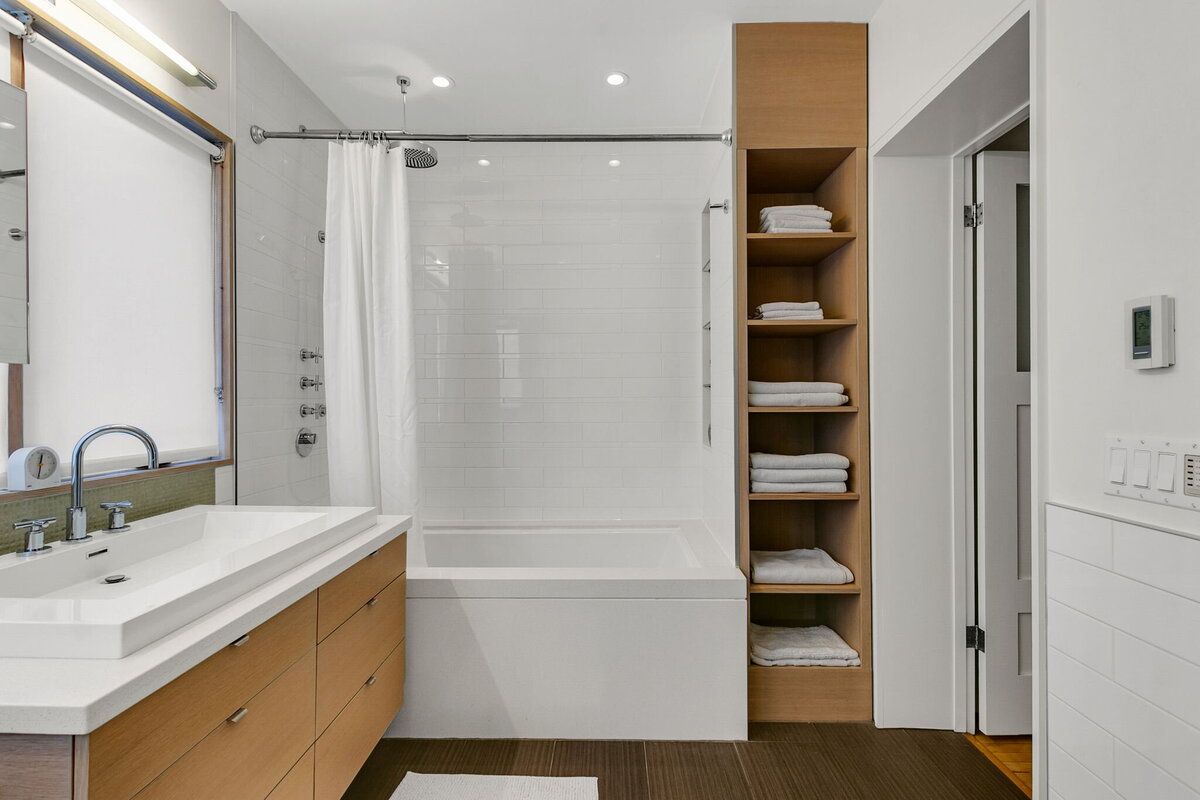 47-web-or-mls-44_003_Bathroom