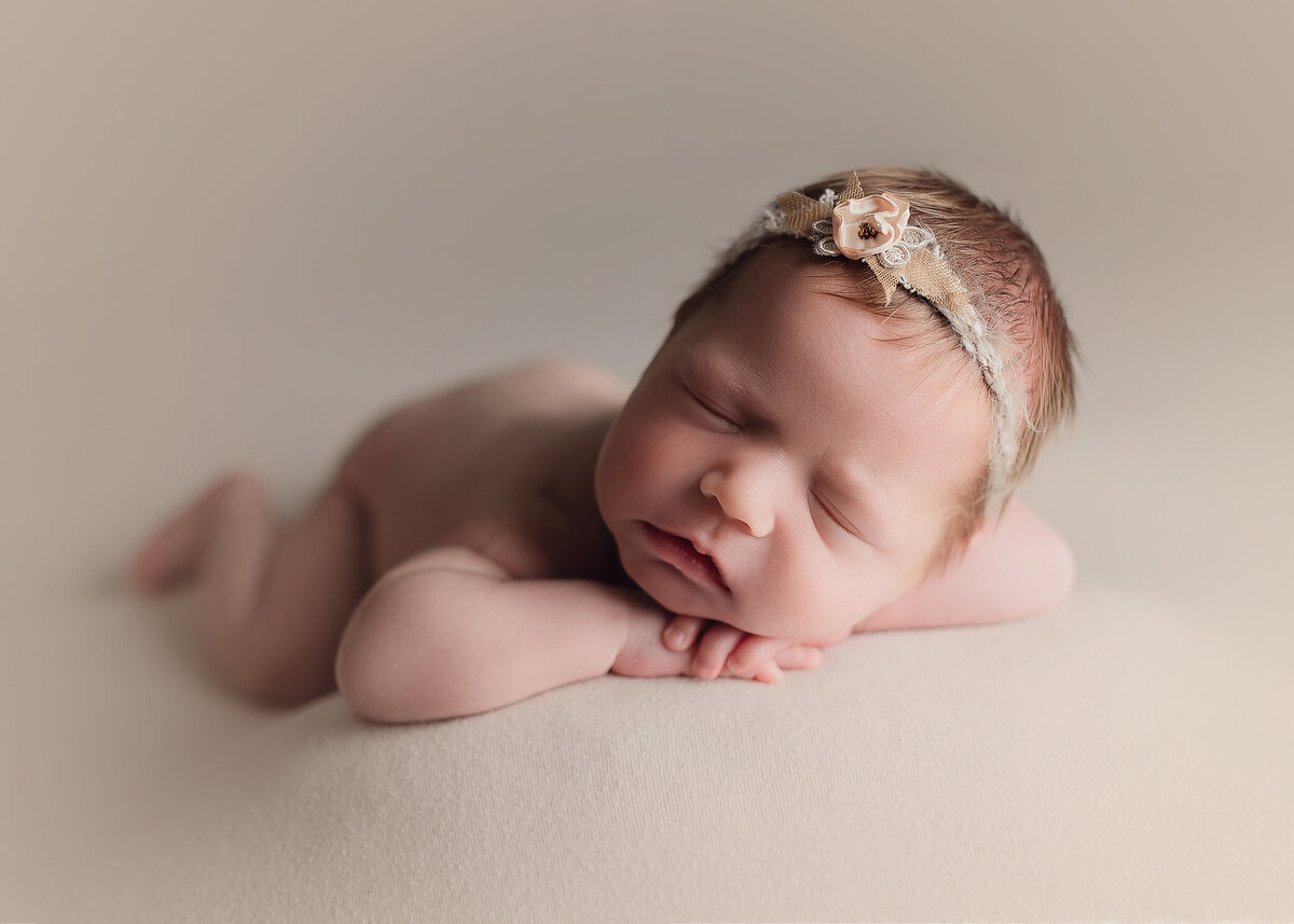 Newborn baby girl photo session in Medford Oregon, by Katie Anne