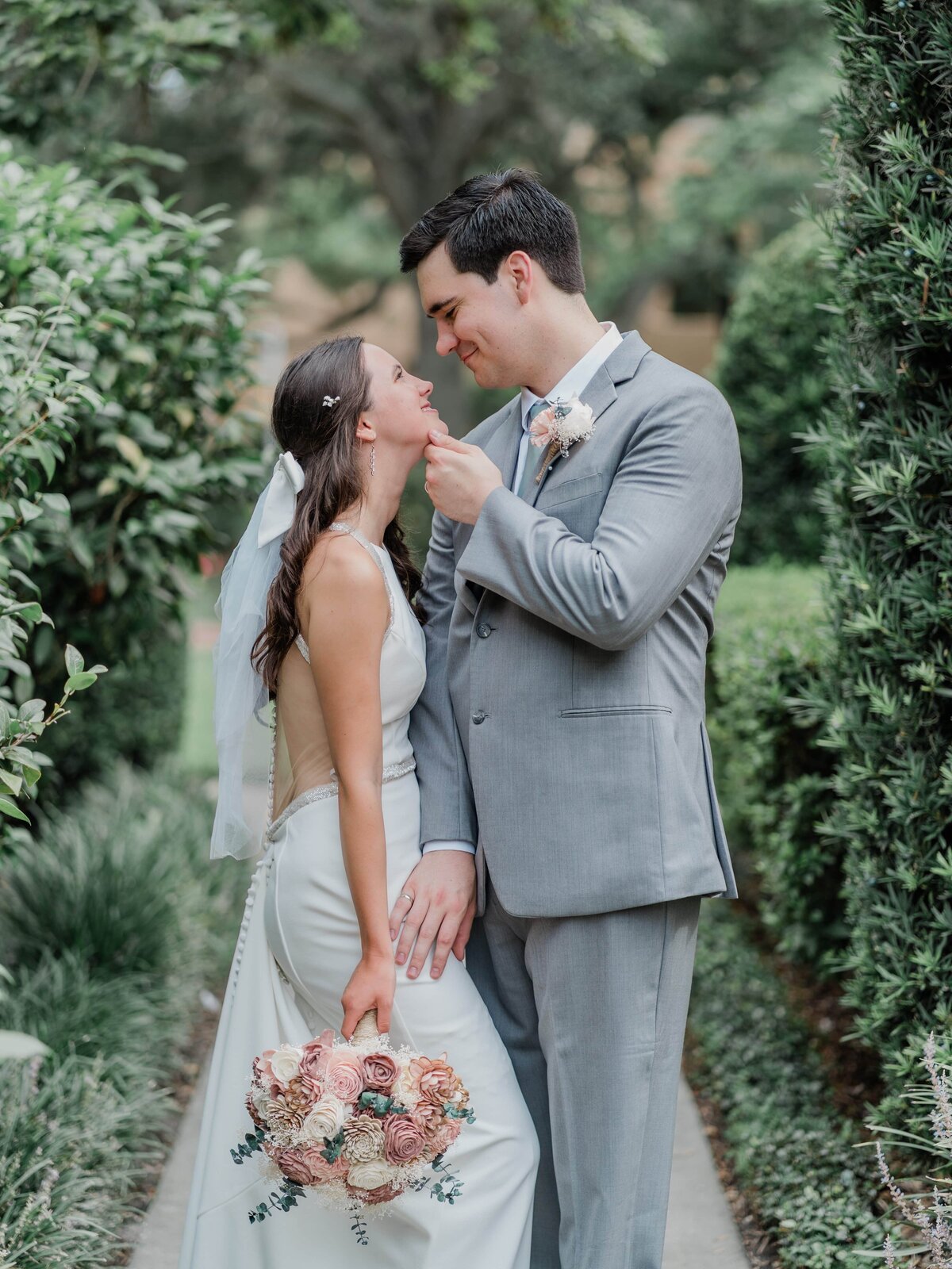Orlando based Wedding and engagement photo studio