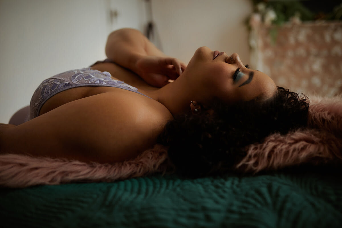 Black woman posing  on bed