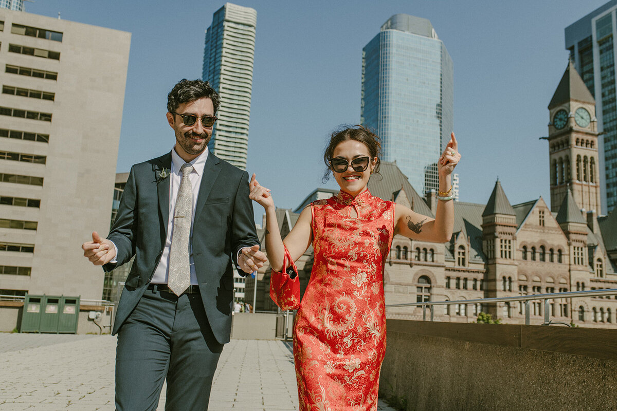toronto-city-elopement-city-hall-ttc-subway-sugar-beach-fun-romantic-sumer-wedding-2756