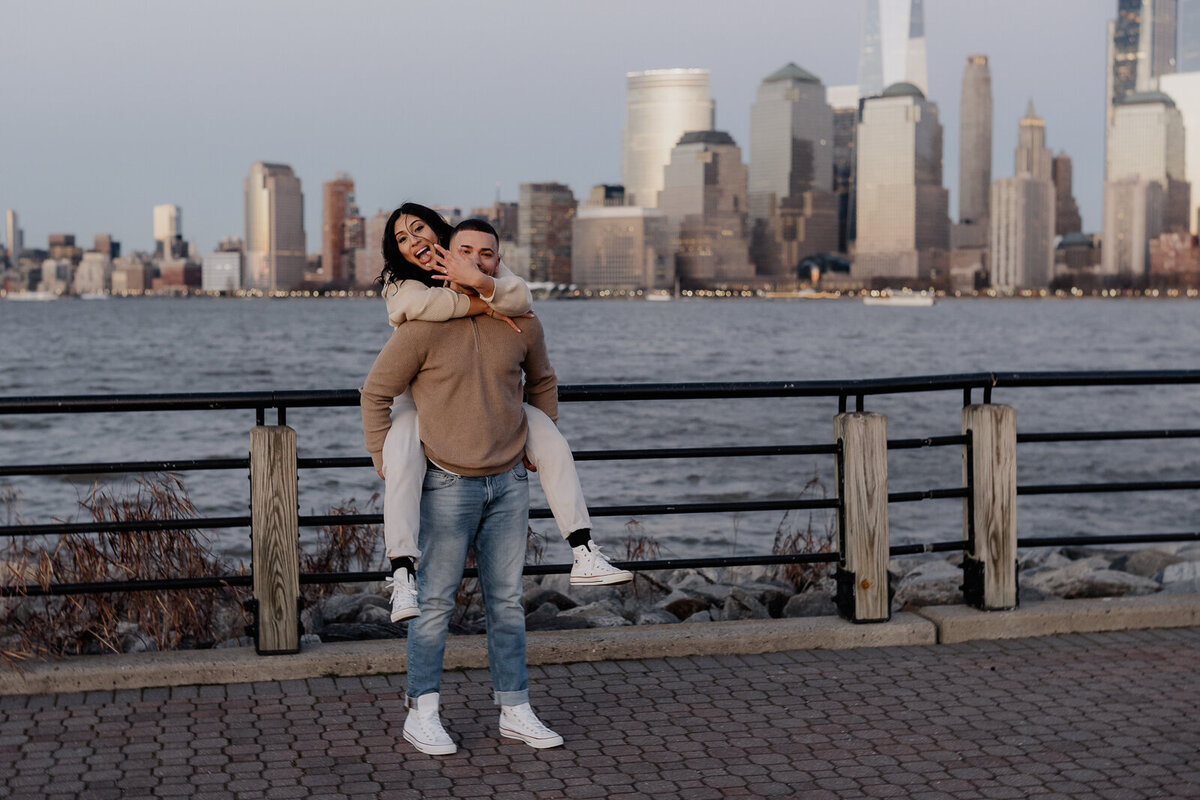 engagement-session-jersey-city-liberty-state-park