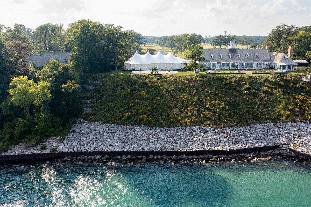 shoreacres-lake-bluff-tent-wedding-by-olivialeigh-13