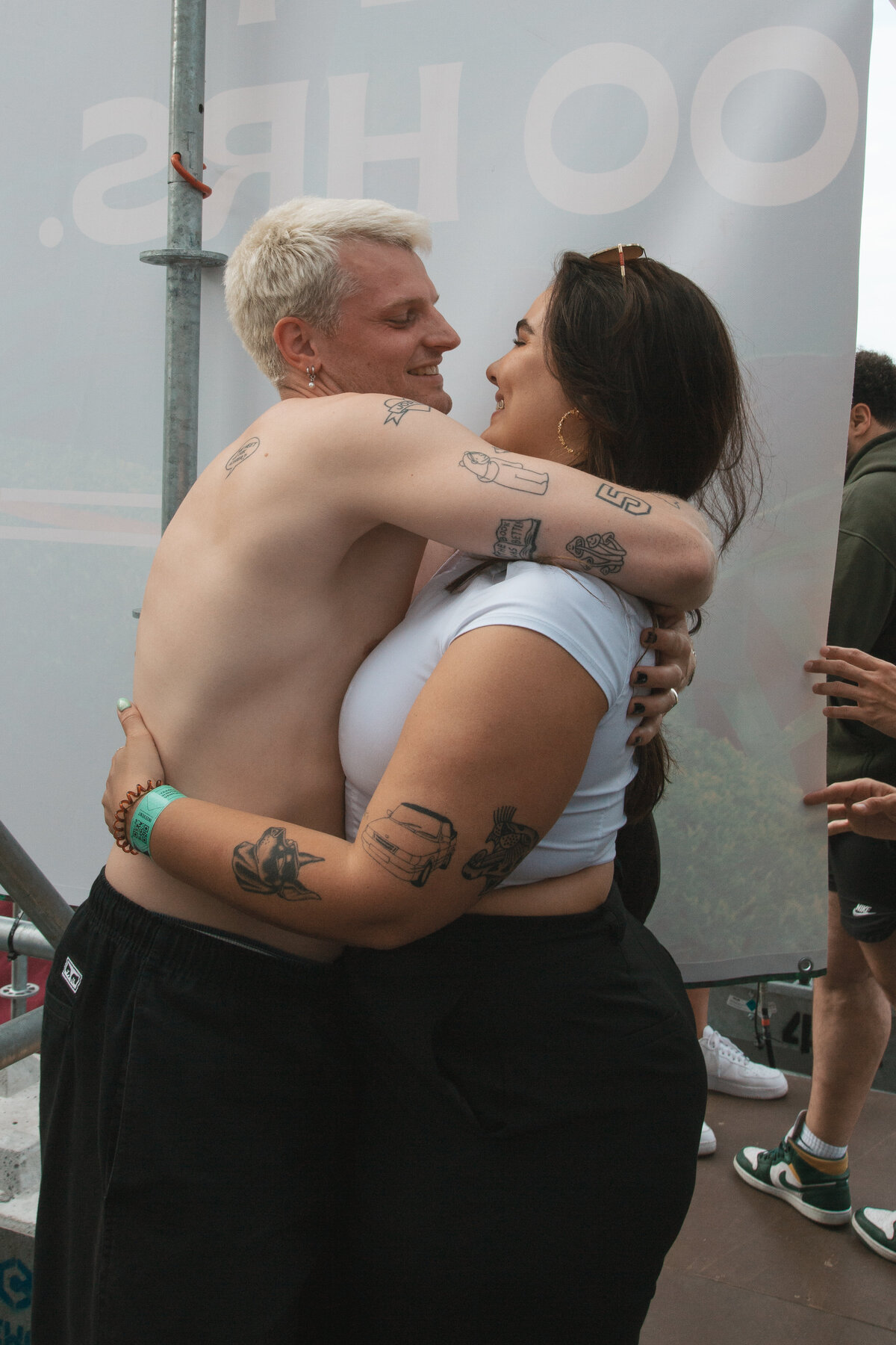 A warm embrace between Sam Hofman and a friend, with emotions captured by Bo Eppink.
