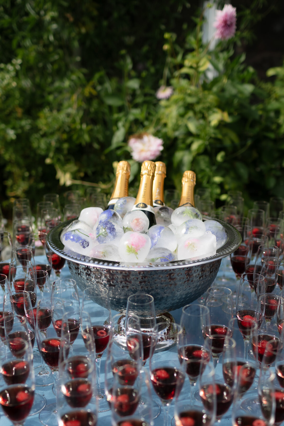MeghanHemstra-Colourful-Vancouver-Garden-Wedding-30