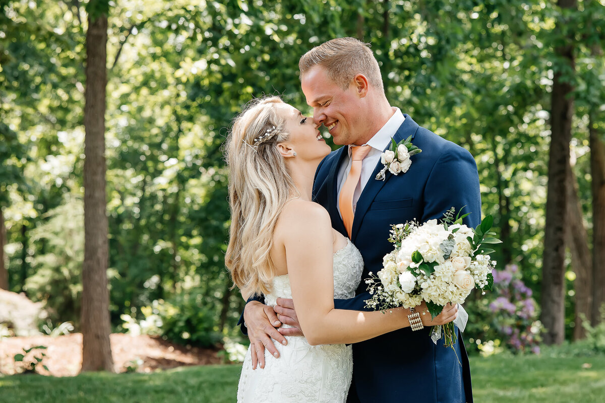 Bride-groom-kssing-in-trees-big-sur-wedding-elopement