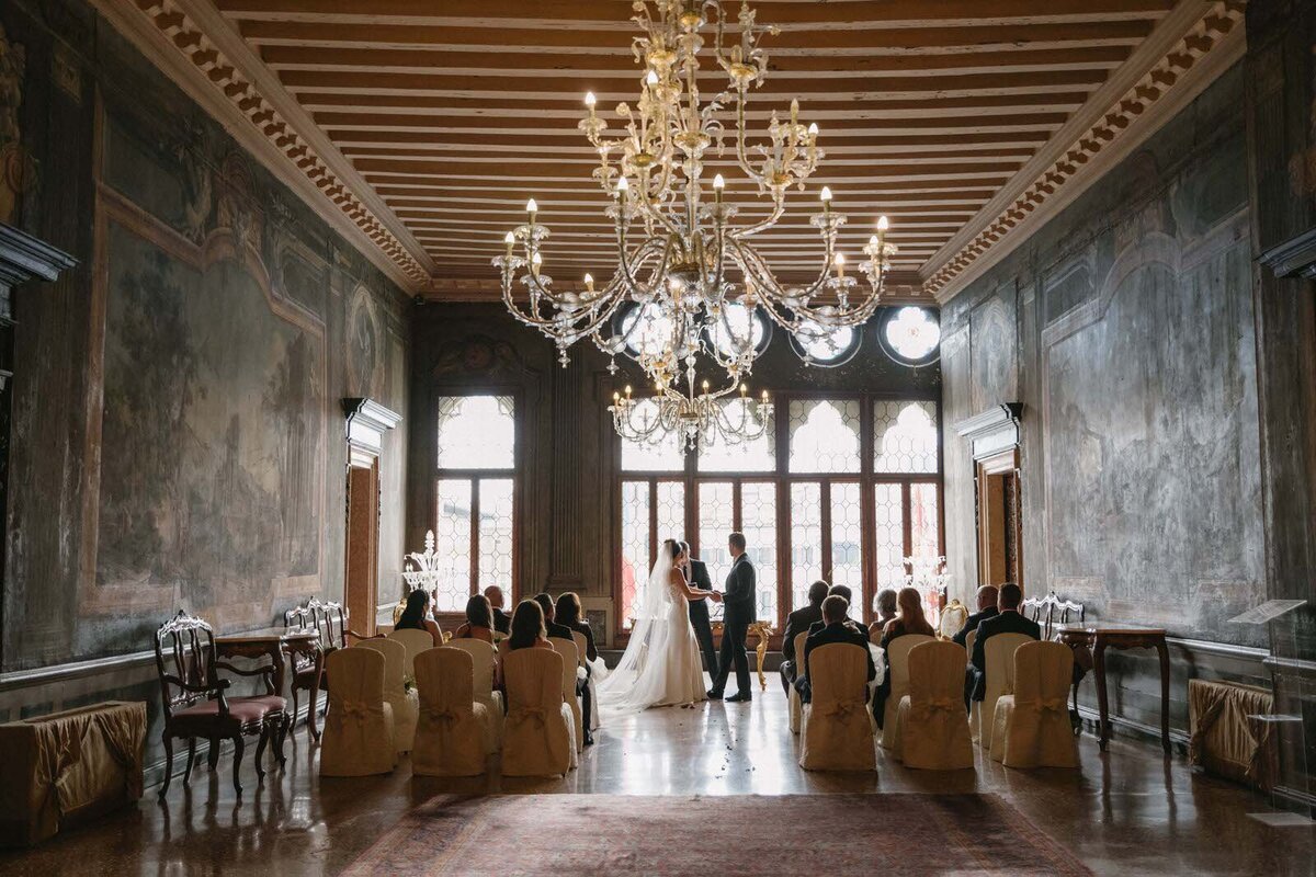 Flora_And_Grace_Editorial_Venice_Analog_Editorial_Wedding_Photographer (1 von 1)-40