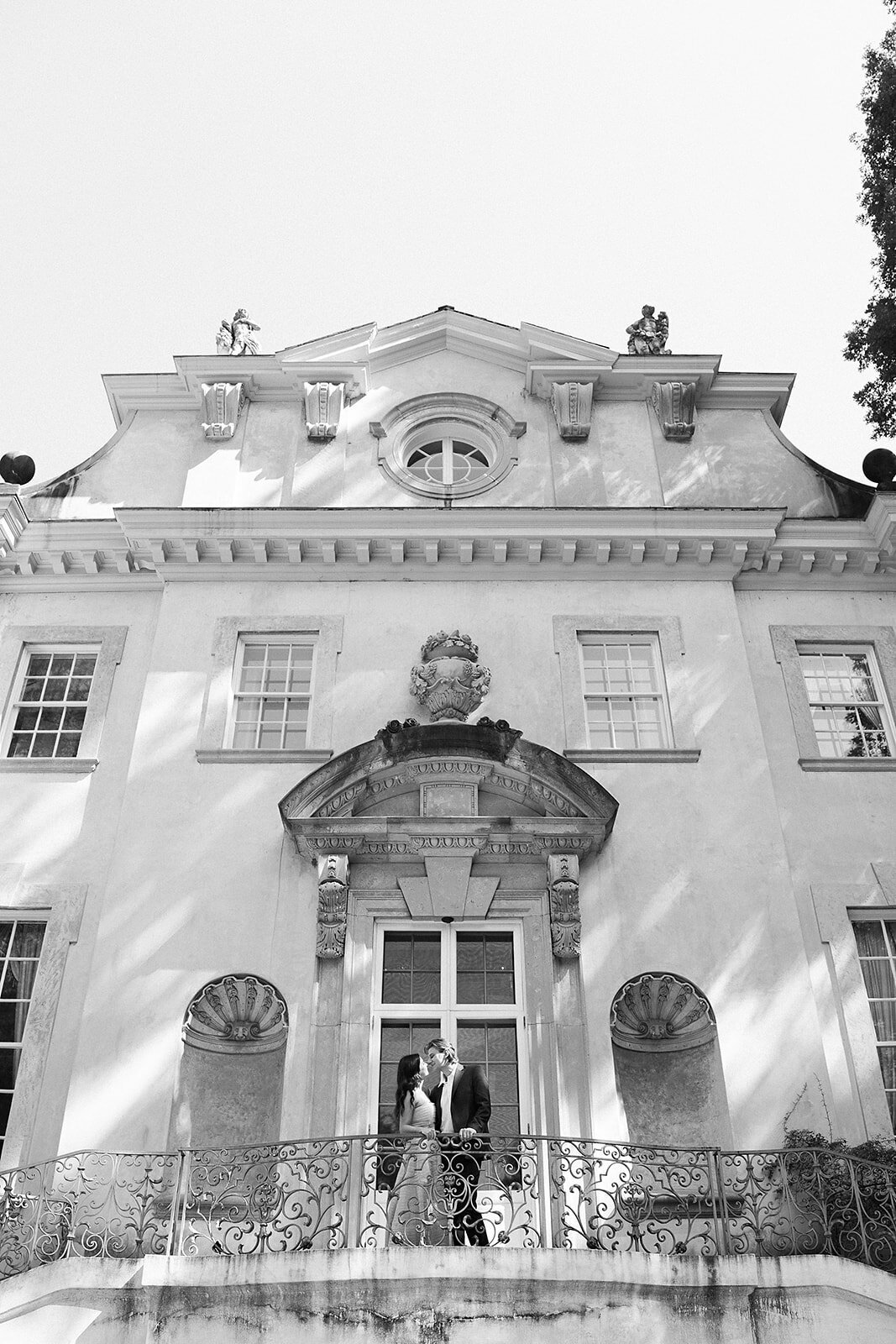 Atlanta-Swan-House-Engagement-Crystal-Photography-BW-35