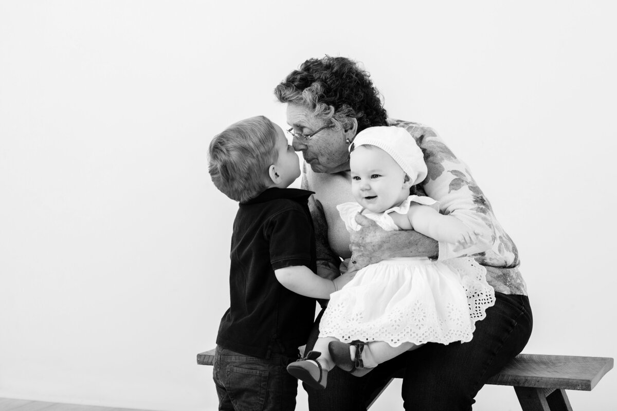 Garratt, Joanie 043bw