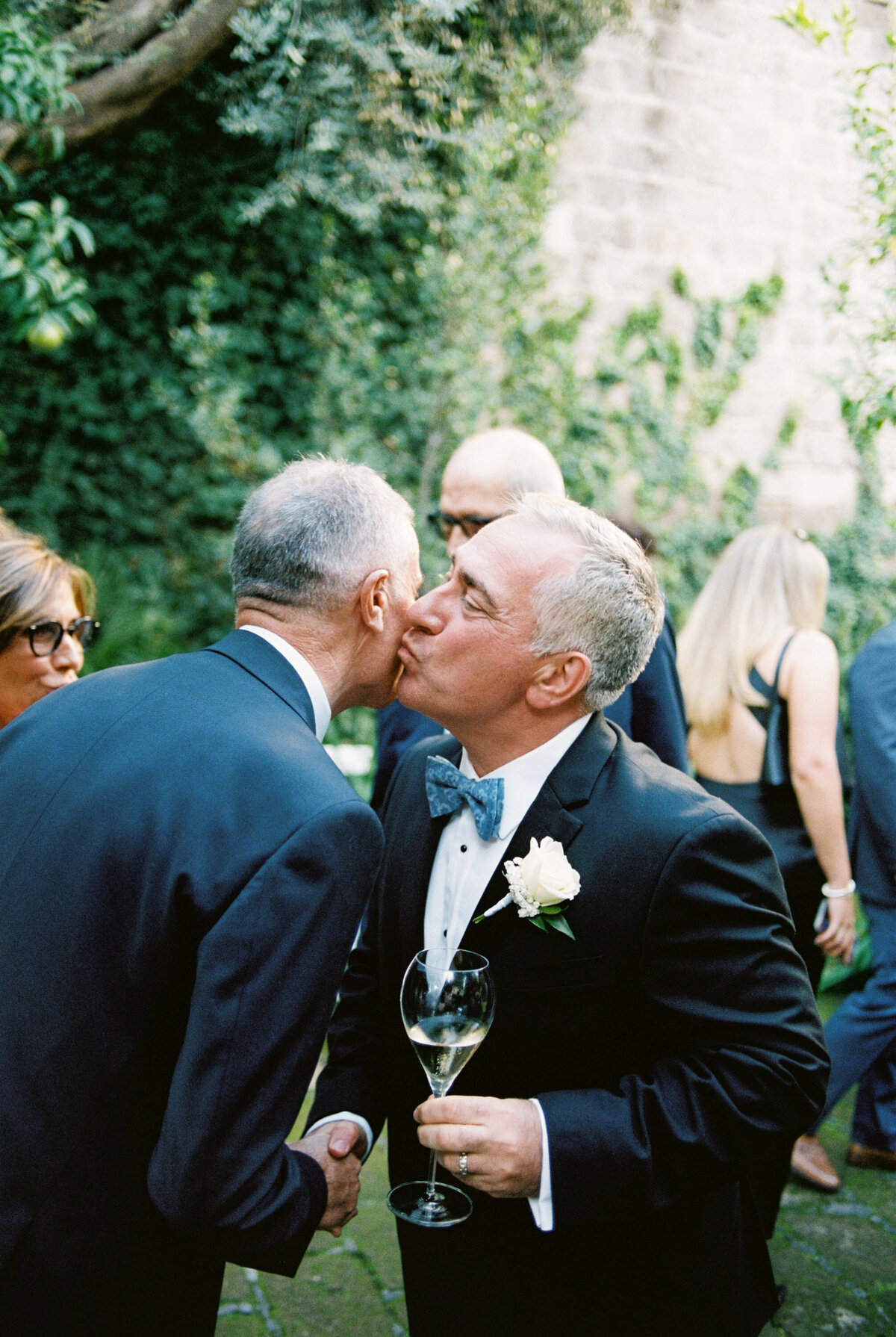 villa-silvana-35mm-film-analogue-wedding-photos-210