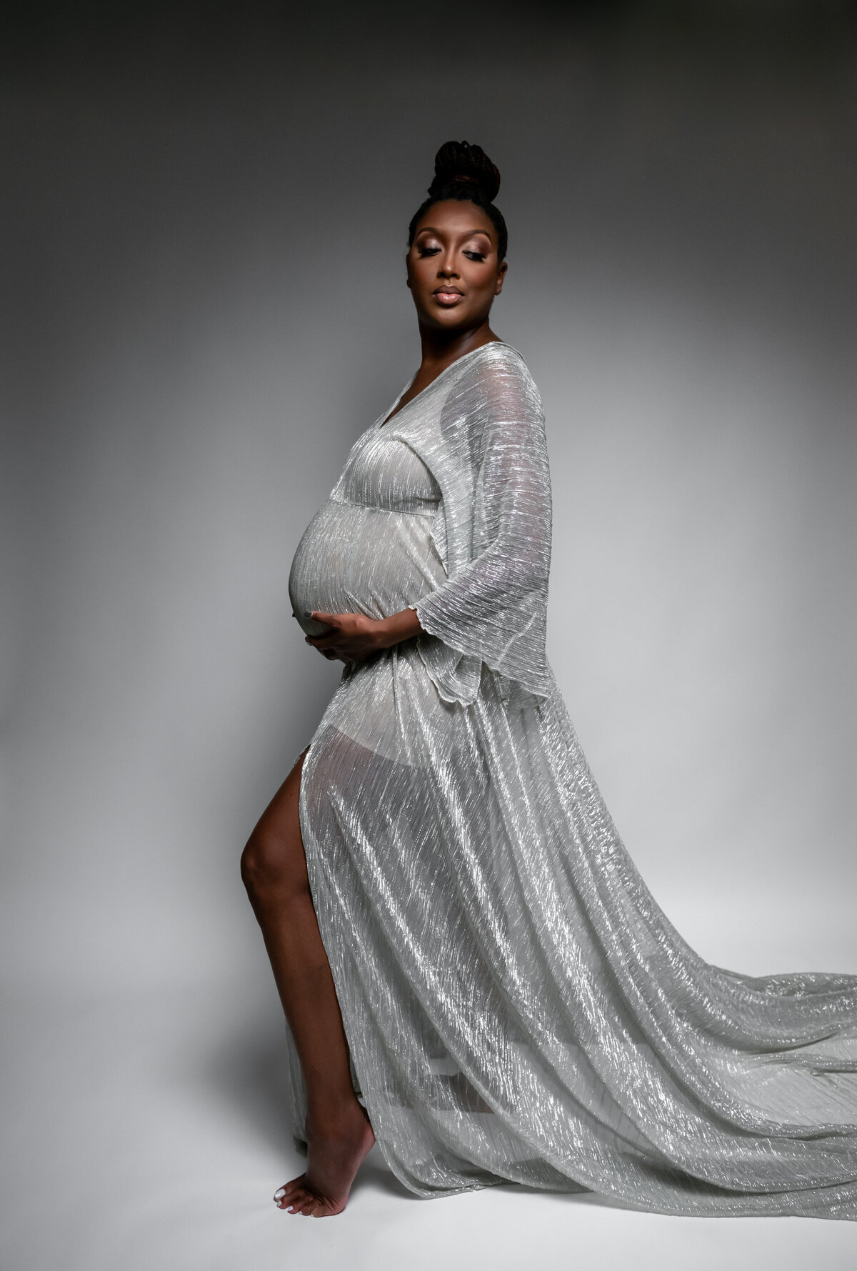 Studio-maternity-session-with-jam&co-studios-black-female-maternity-photographer