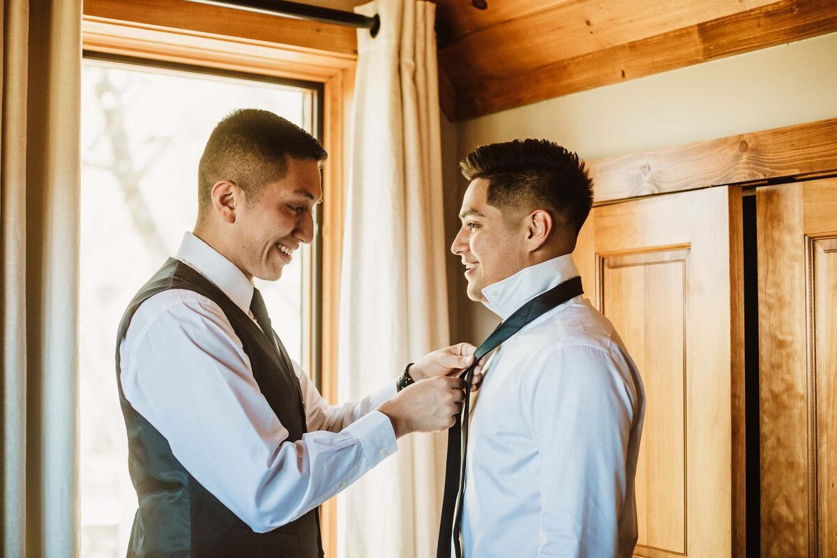 groom-getting-ready-banner-elk