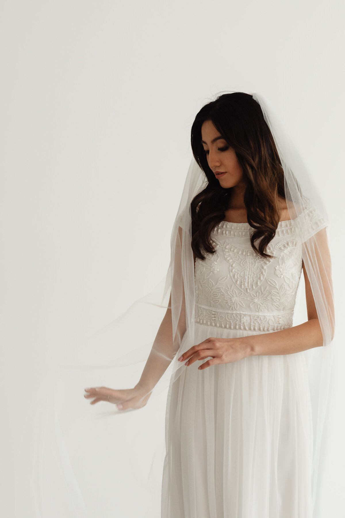 kaboompics_wedding-bride-portrait-veil-29785