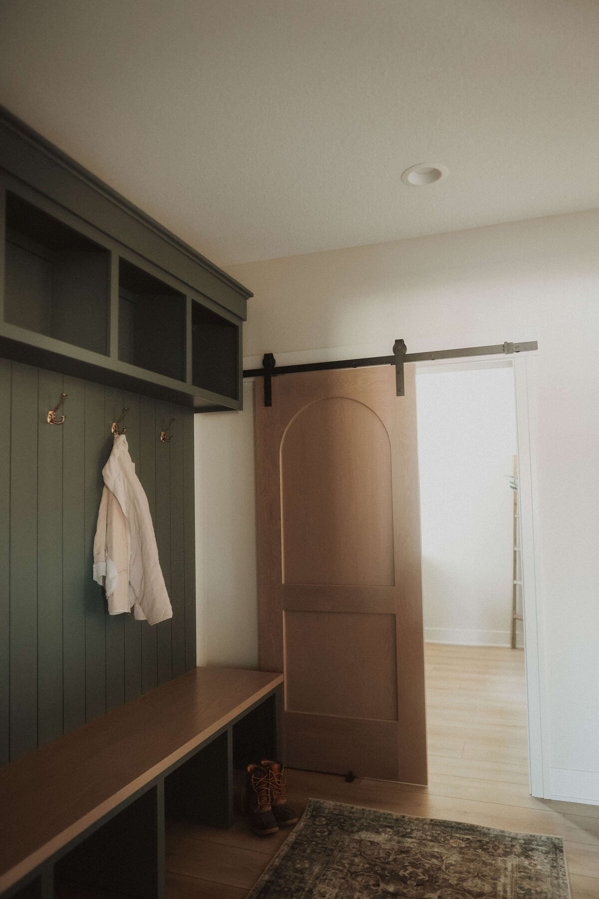 9632-Mudroom-Polk-City-Central-Iowa-Custom-Home-JRL-Builders-3F1A8037