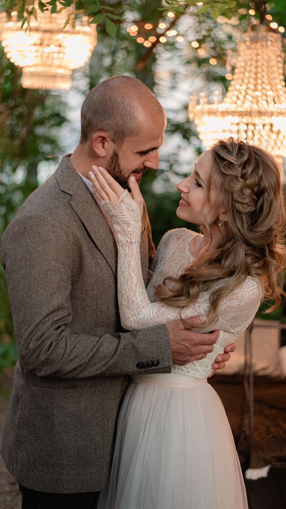 Orlando based Wedding and engagement photo studio
